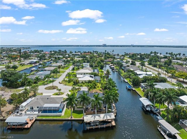 1412 Windsor CT, Cape Coral, FL 33904