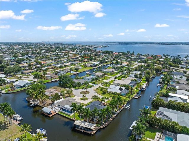 1412 Windsor CT, Cape Coral, FL 33904