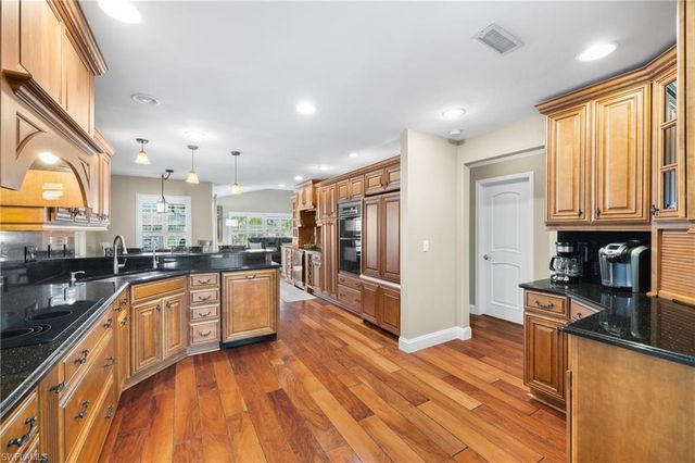 1412 Windsor CT, Cape Coral, FL 33904
