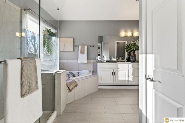 9901 S 176th Street, Omaha, NE 68136