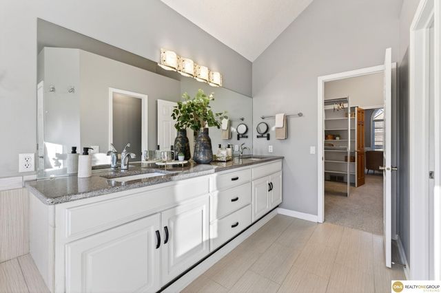 9901 S 176th Street, Omaha, NE 68136