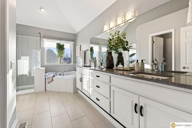 9901 S 176th Street, Omaha, NE 68136