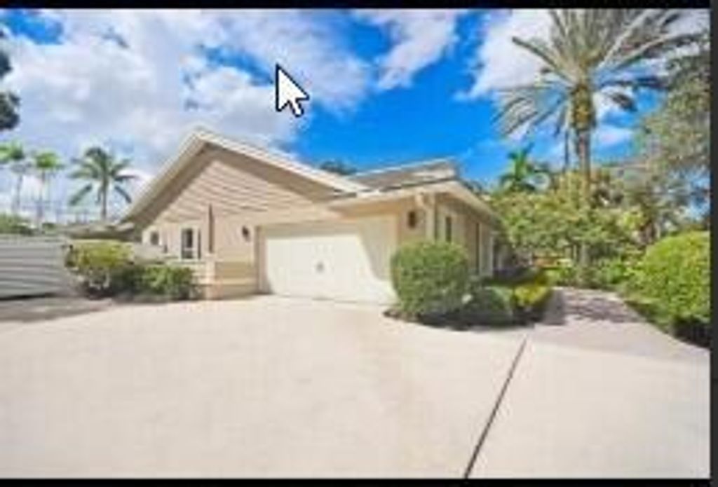 8370 Whispering Oak Way, West Palm Beach, FL 33411