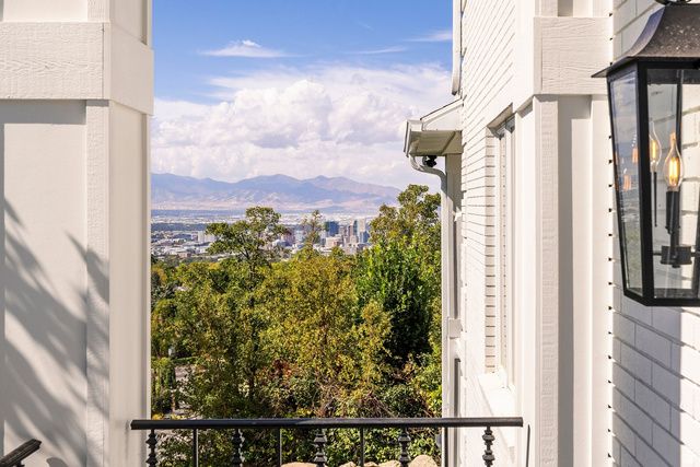 325 N FEDERAL HEIGHTS CIR, Salt Lake City, UT 84103