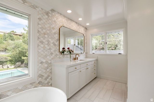 325 N FEDERAL HEIGHTS CIR, Salt Lake City, UT 84103