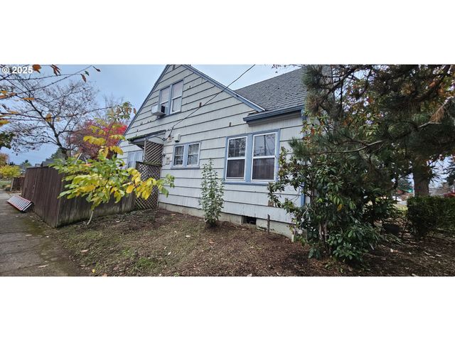5836 Ne HALSEY St, Portland, OR 97213