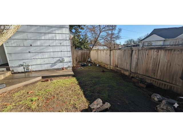 5836 Ne HALSEY St, Portland, OR 97213