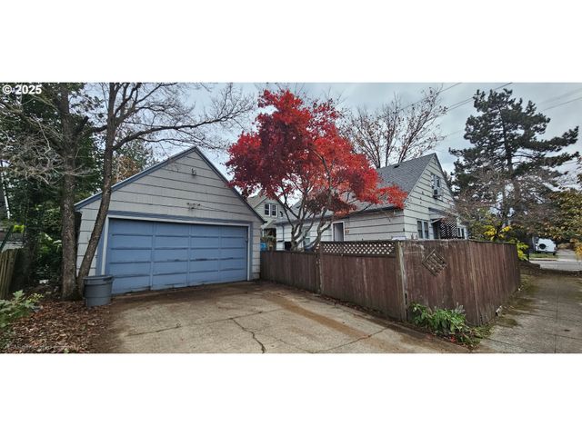 5836 Ne HALSEY St, Portland, OR 97213