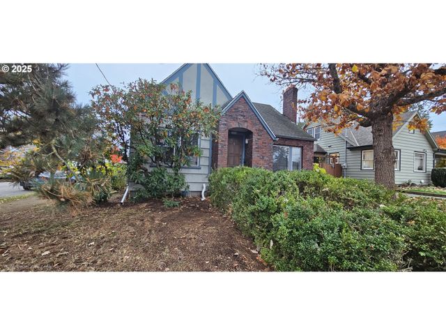 5836 Ne HALSEY St, Portland, OR 97213