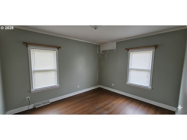 5836 Ne HALSEY St, Portland, OR 97213