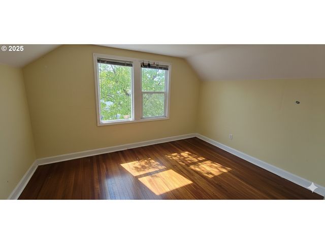 5836 Ne HALSEY St, Portland, OR 97213