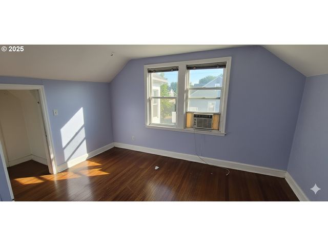 5836 Ne HALSEY St, Portland, OR 97213