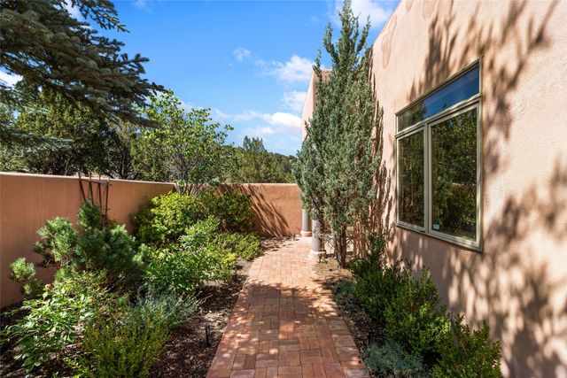 3 Camino Osito, Santa Fe, NM 87505