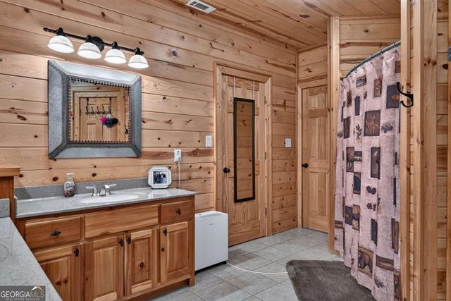 24 Twin Lakes Road, Blue Ridge, GA 30513