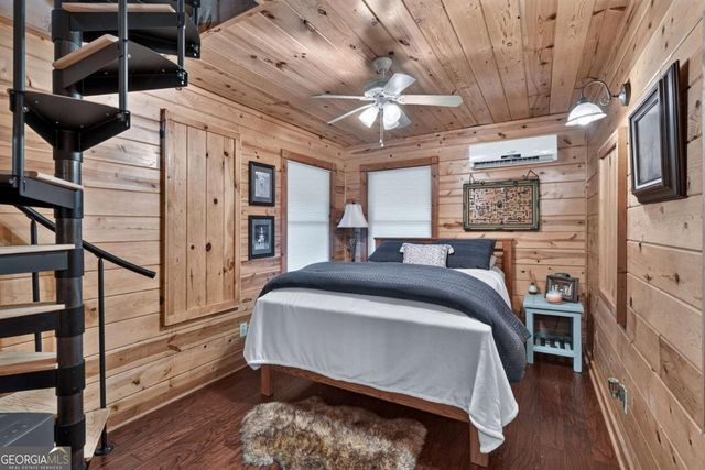 24 Twin Lakes Road, Blue Ridge, GA 30513