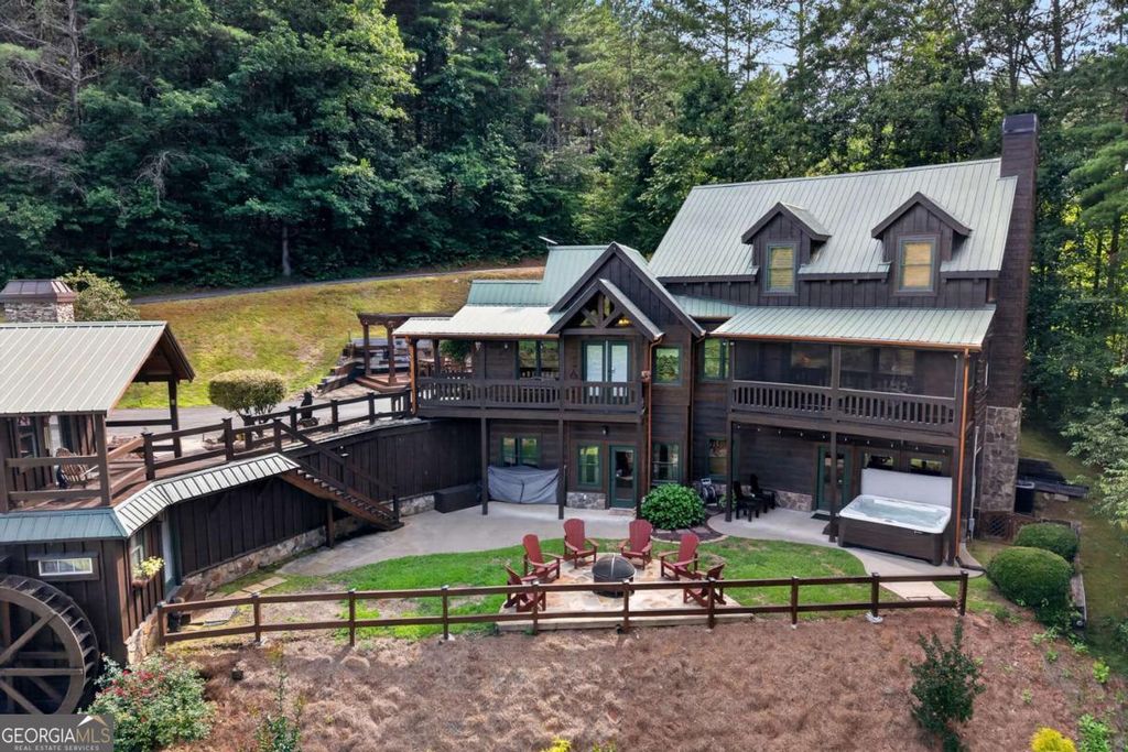 24 Twin Lakes Road, Blue Ridge, GA 30513