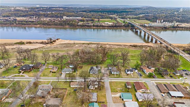 601 N Front Street, Dardanelle, AR 72834