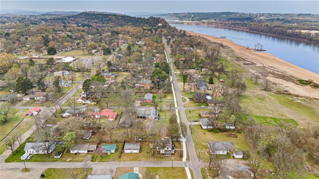 601 N Front Street, Dardanelle, AR 72834