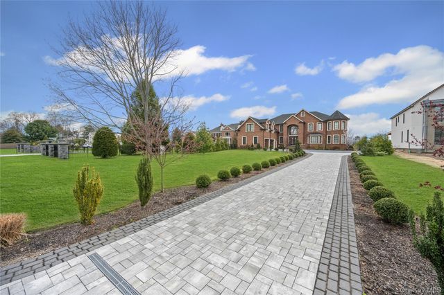 185 Willetts Lane, West Islip, NY 11795