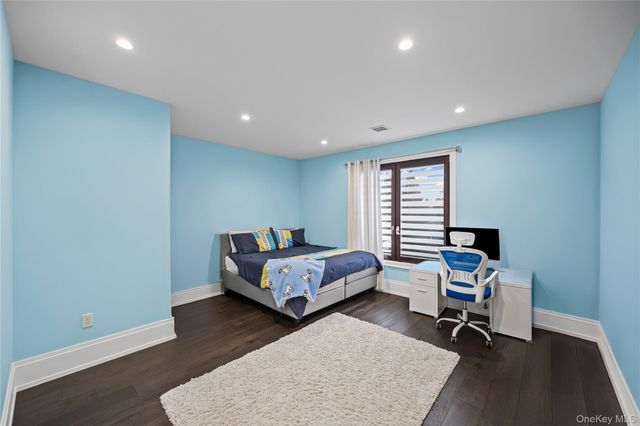 185 Willetts Lane, West Islip, NY 11795