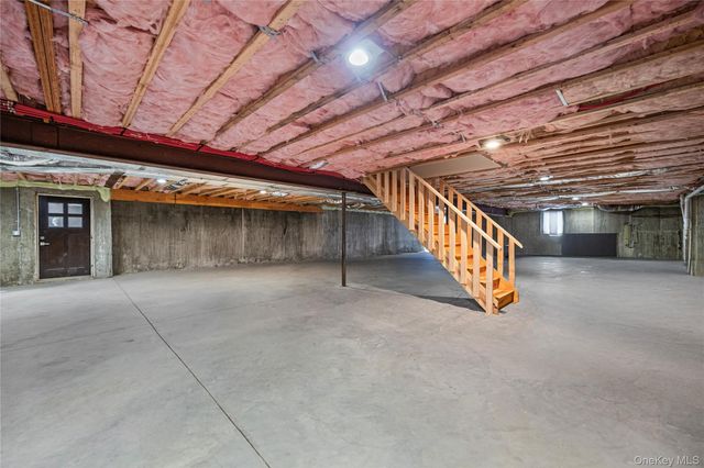 185 Willetts Lane, West Islip, NY 11795