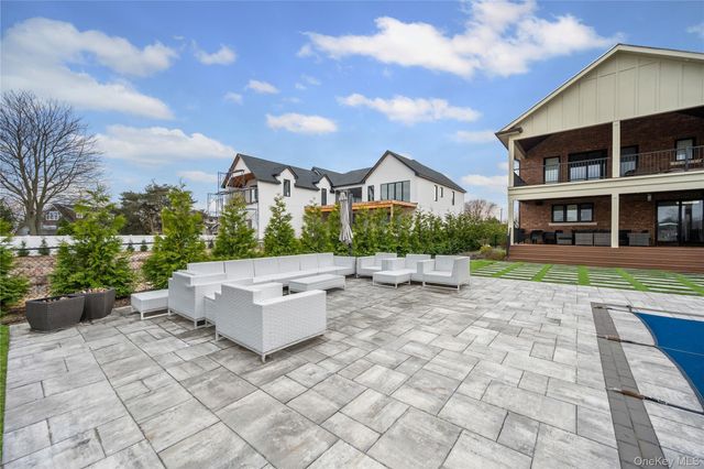 185 Willetts Lane, West Islip, NY 11795