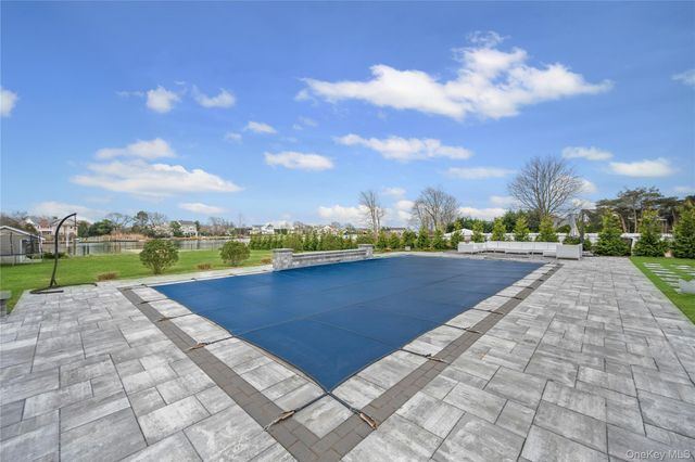 185 Willetts Lane, West Islip, NY 11795