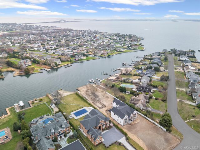185 Willetts Lane, West Islip, NY 11795