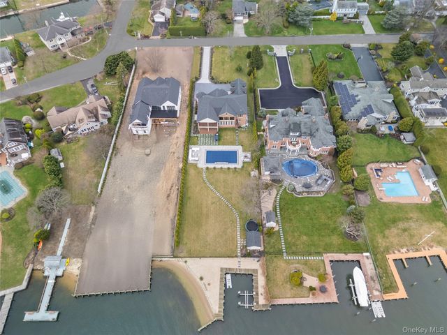185 Willetts Lane, West Islip, NY 11795