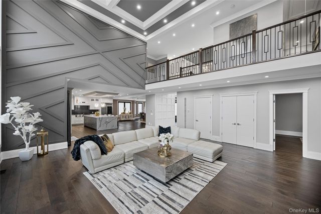 185 Willetts Lane, West Islip, NY 11795