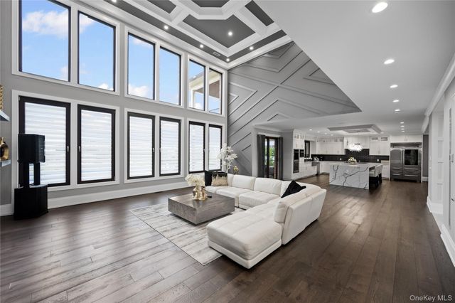 185 Willetts Lane, West Islip, NY 11795