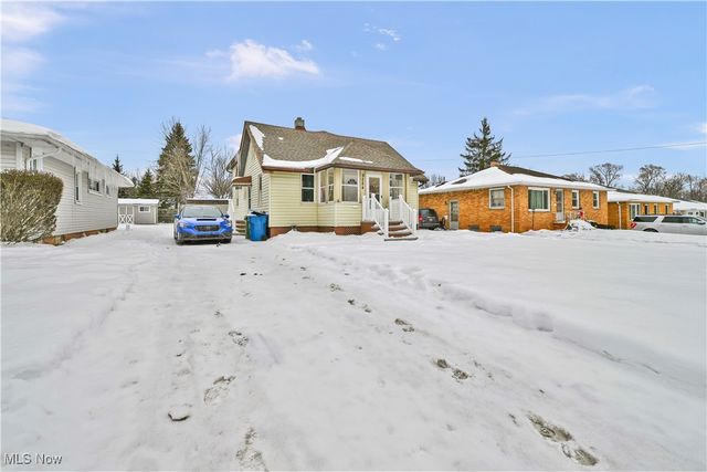 9284 Berkshire Road, Parma Heights, OH 44130