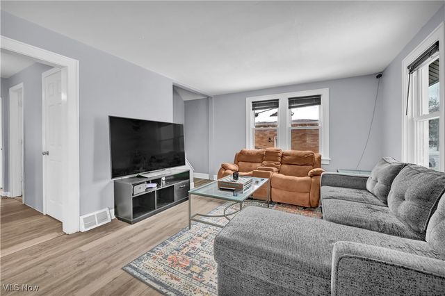 9284 Berkshire Road, Parma Heights, OH 44130