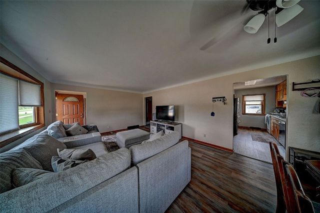 115 Main St, Center Point, IA 52213