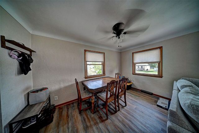 115 Main St, Center Point, IA 52213