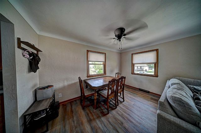 115 Main St, Center Point, IA 52213