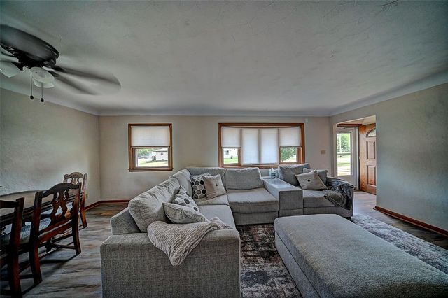 115 Main St, Center Point, IA 52213