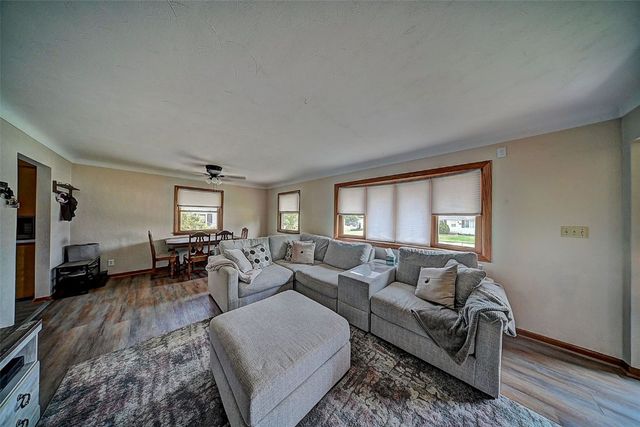 115 Main St, Center Point, IA 52213