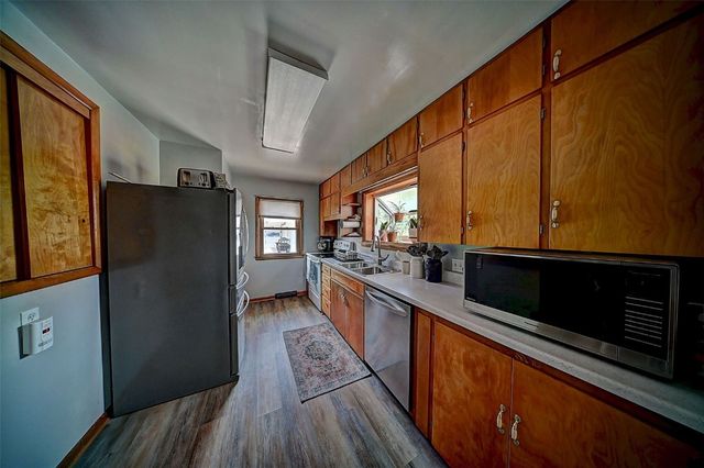 115 Main St, Center Point, IA 52213