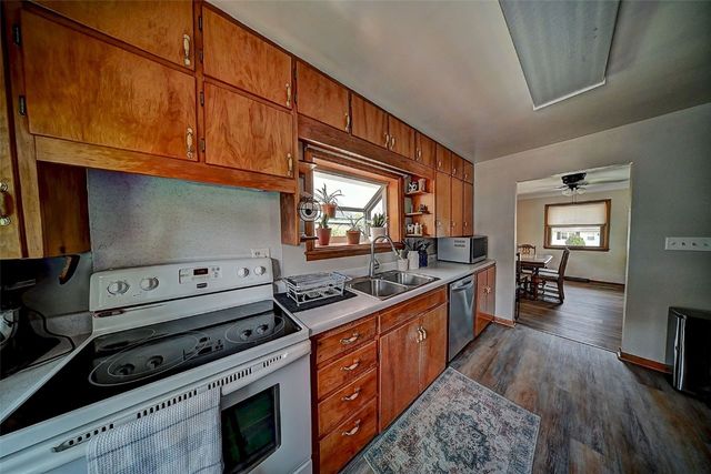 115 Main St, Center Point, IA 52213