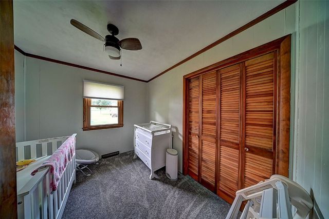 115 Main St, Center Point, IA 52213