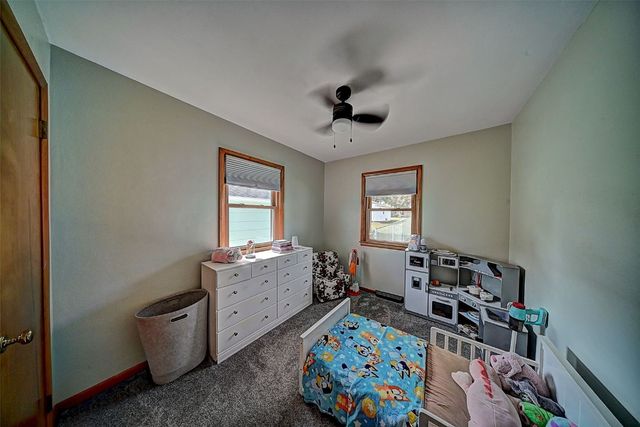 115 Main St, Center Point, IA 52213