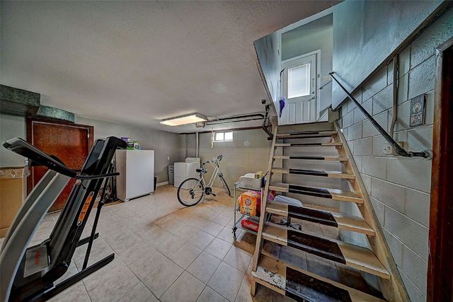 115 Main St, Center Point, IA 52213