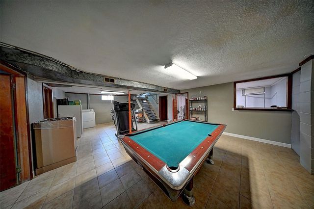 115 Main St, Center Point, IA 52213