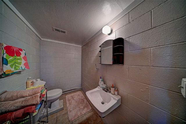 115 Main St, Center Point, IA 52213