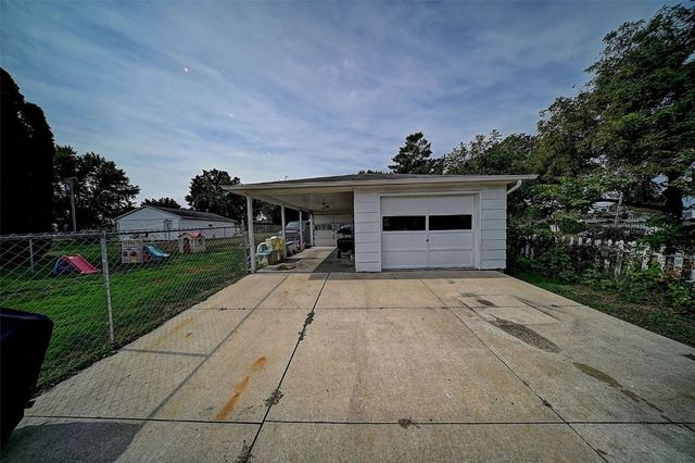 115 Main St, Center Point, IA 52213