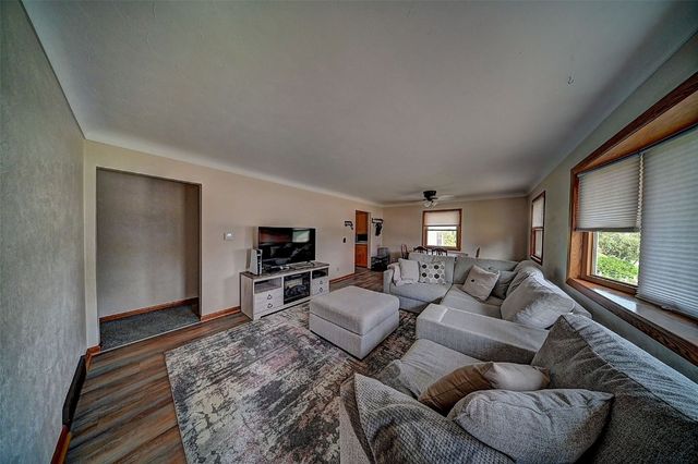 115 Main St, Center Point, IA 52213