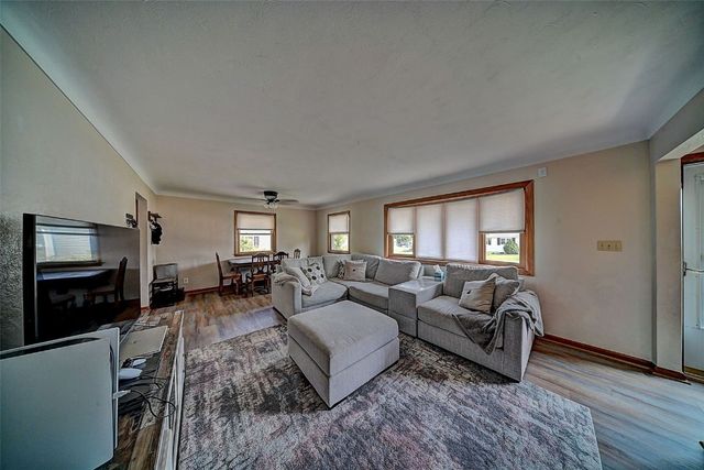 115 Main St, Center Point, IA 52213