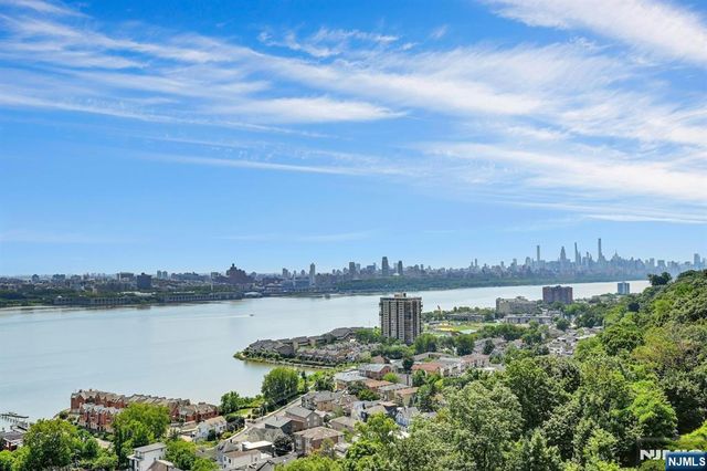 3 Horizon Road 1030, Fort Lee, NJ 07024