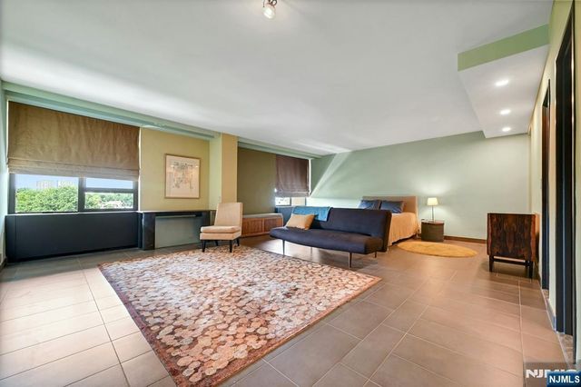 3 Horizon Road 1030, Fort Lee, NJ 07024